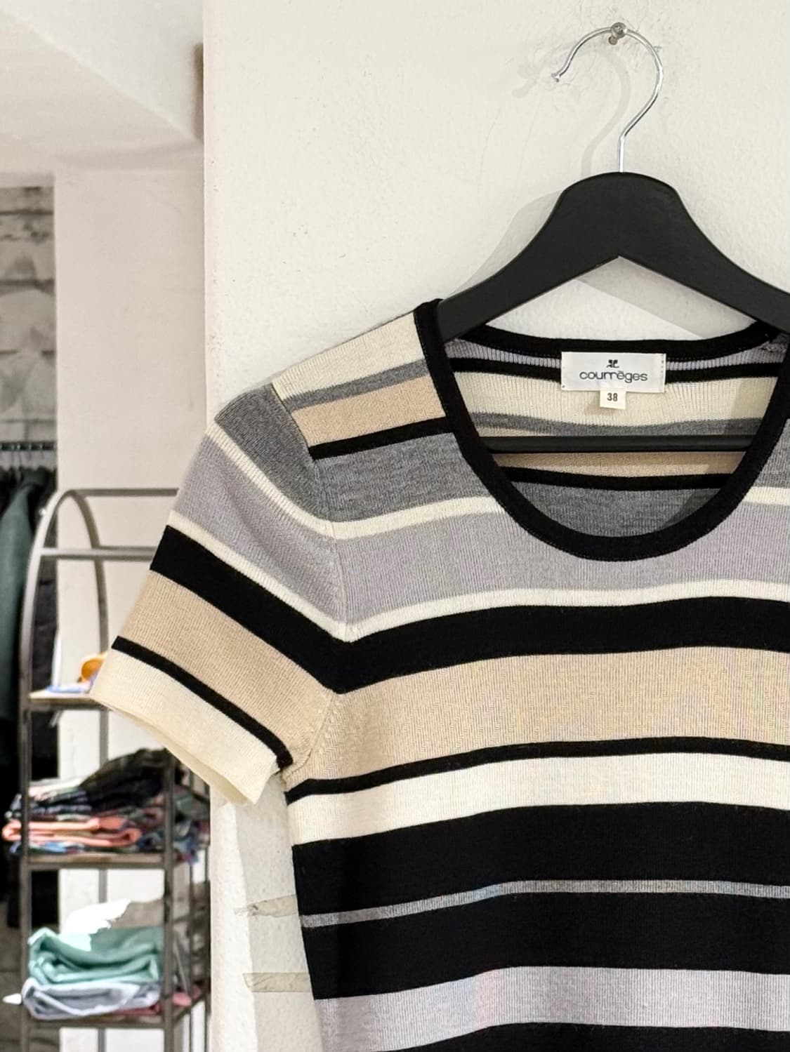 꾸레쥬 블랙 화이트 스트라이프 니트 하프 슬리브 미디 원피스 상품이미지2