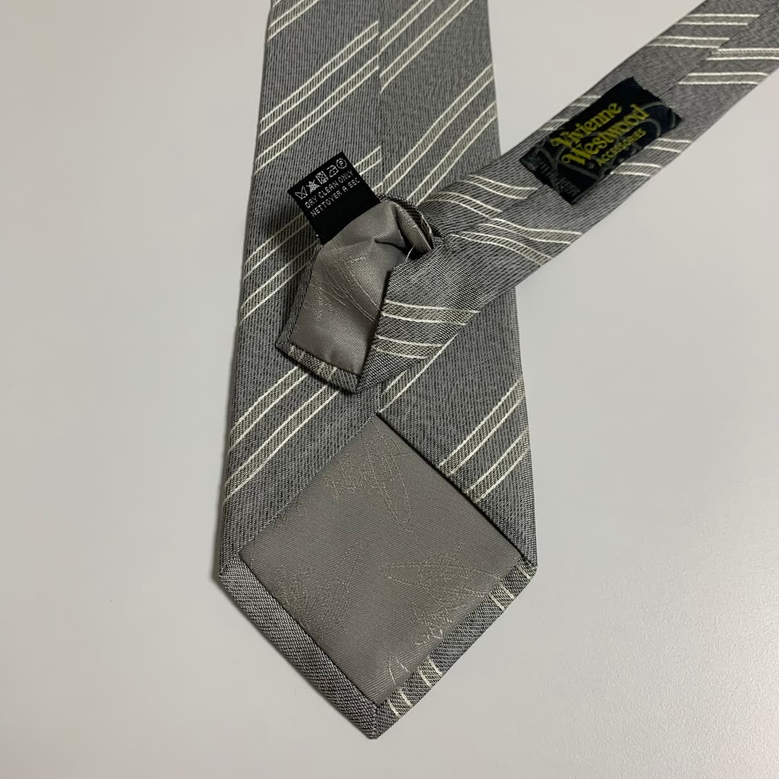 비비안웨스트우드 스트라이프 로고넥타이 명품 100실크 A+등급 8.8cm 상품이미지7