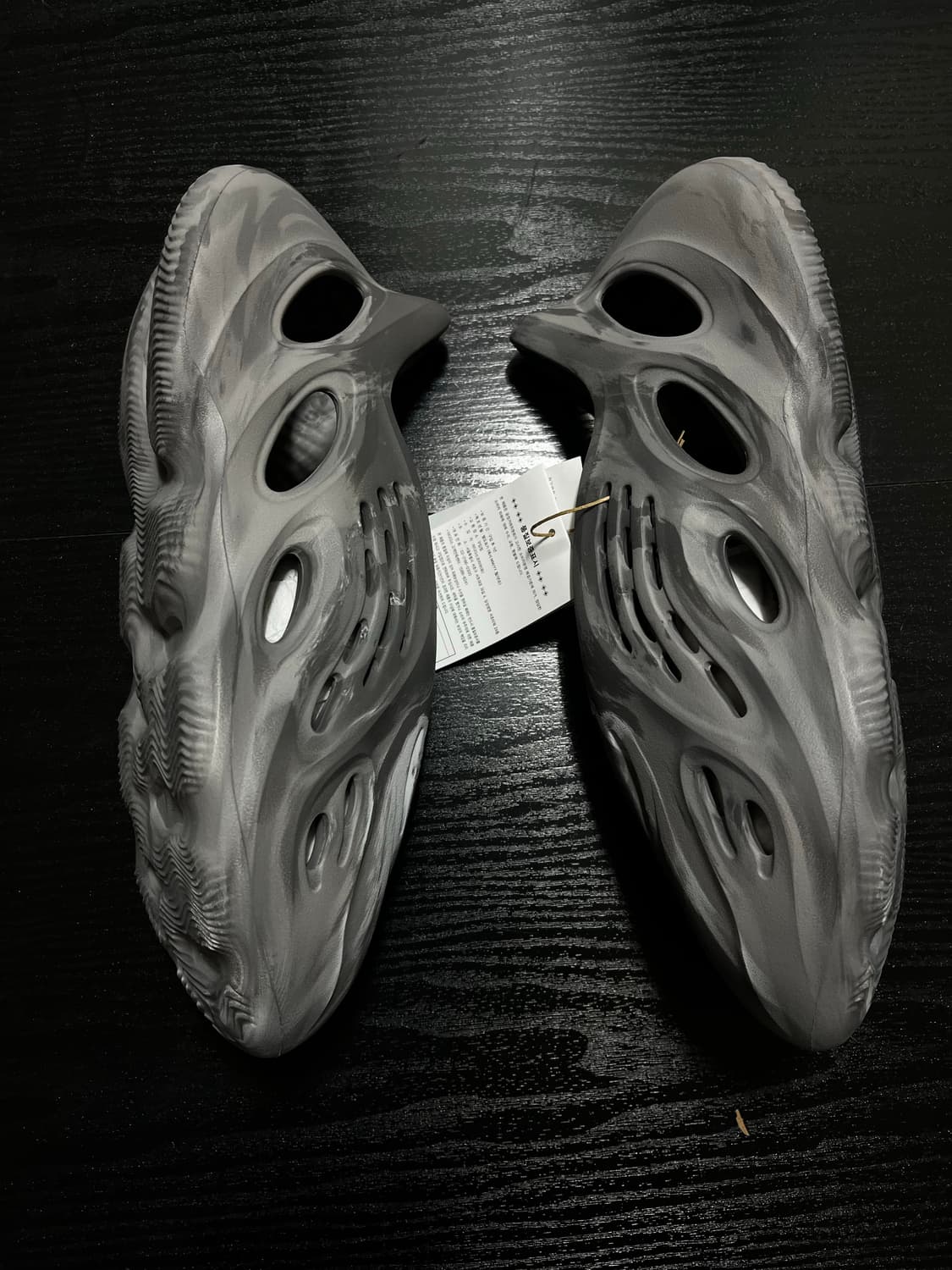 아디다스 이지 폼러너 믹스 그래닛 상품이미지4