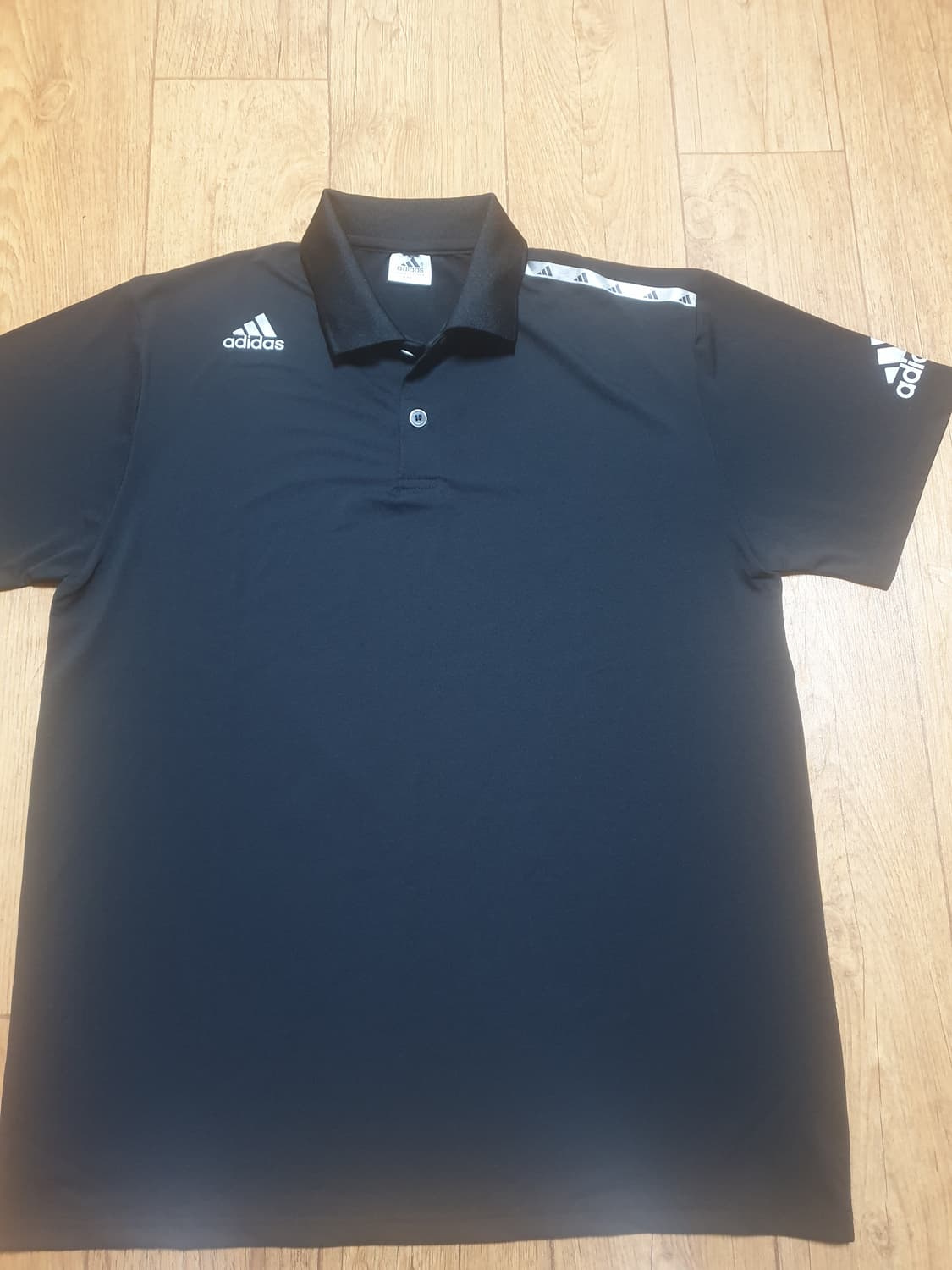 아디다스 반팔 카라티 110 사이즈입니다 상품이미지1