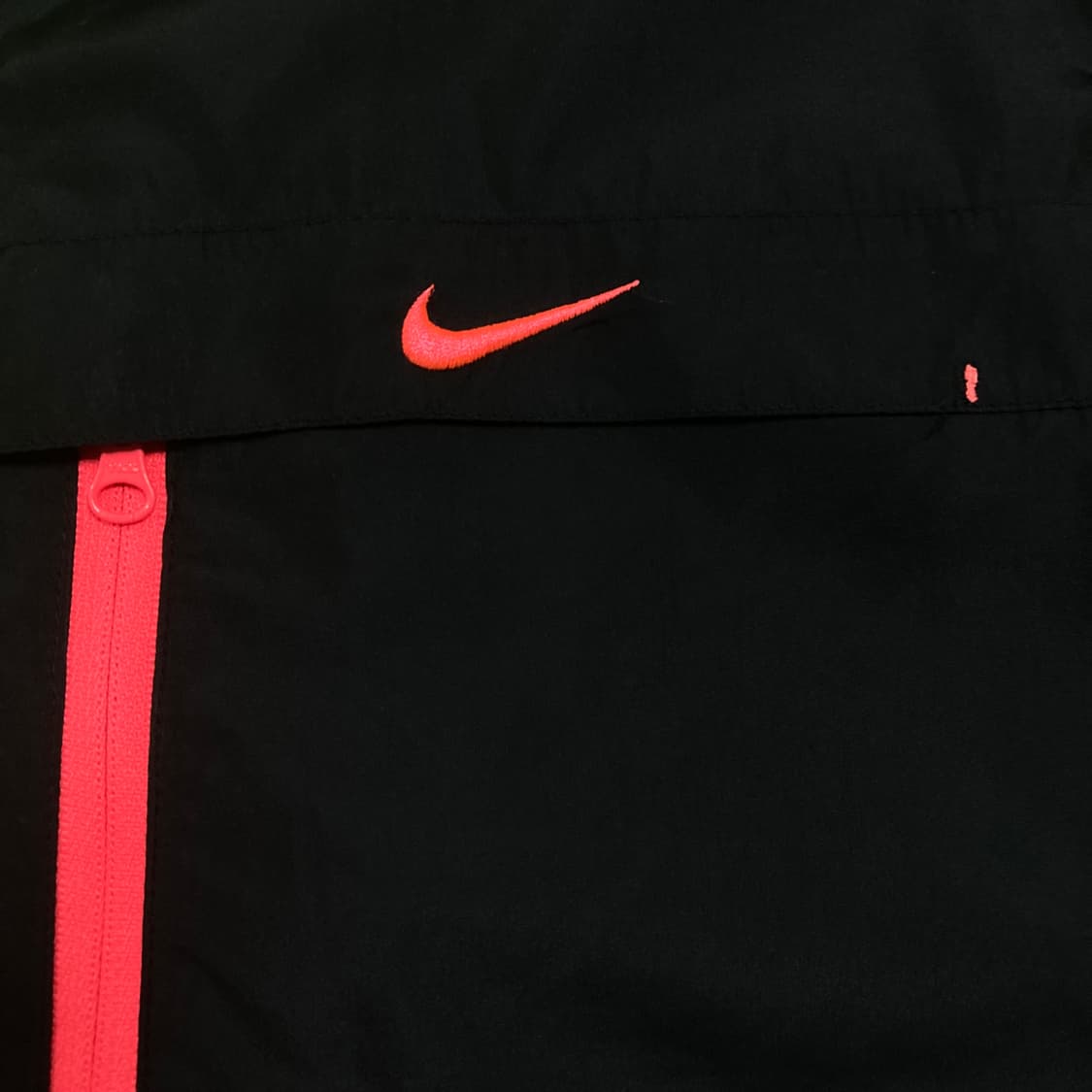 나이키 스우시 스몰 로고 블랙 바람막이 상품이미지2