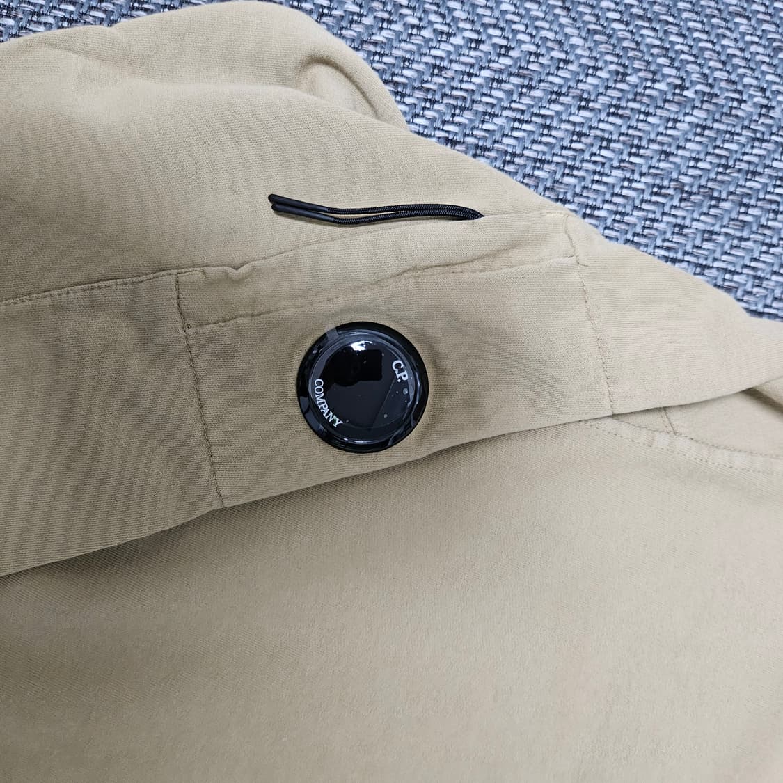 Cp컴퍼니 렌즈와펜 맨투맨 L 택없는 새거 상품이미지3