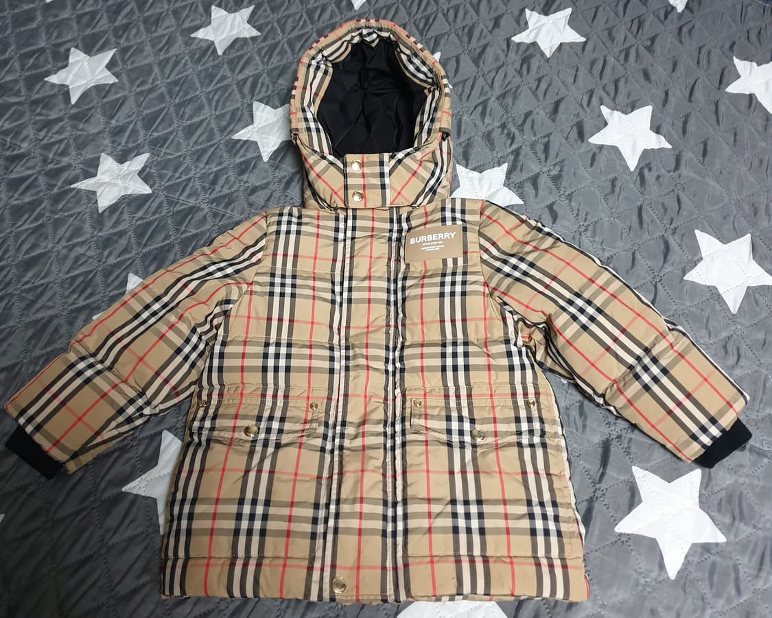 (23FW) 버버리 아우빈 빈티지체크 패치로고 후드 덕다운 패딩 (6Y) 상품이미지1