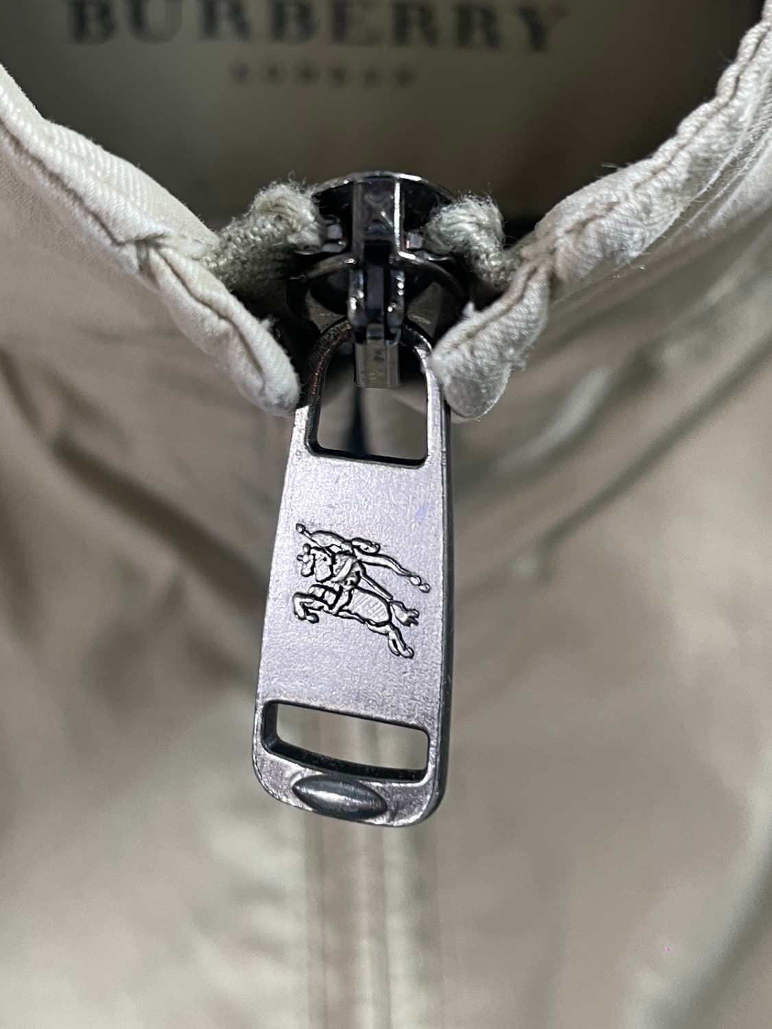 버버리 베이지 하이넥 블루종 자켓 (on.601) 상품이미지3