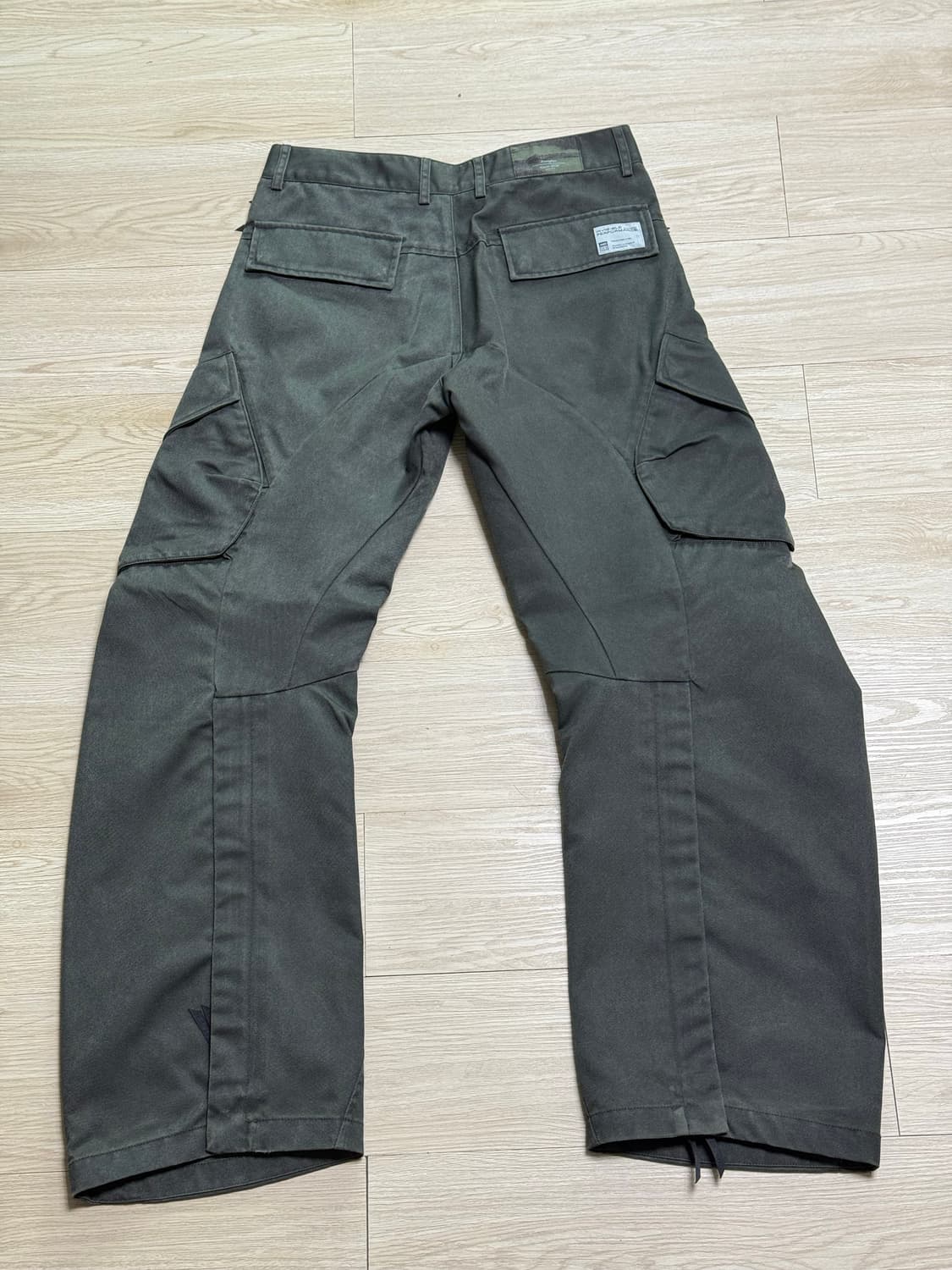 [S] 지용킴 코오롱스포츠 아웃포켓 3D 팬츠 카키 그레이 상품이미지2