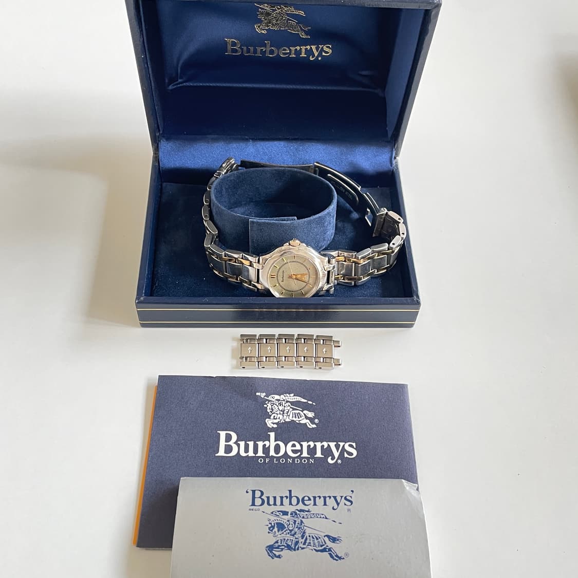  버버리 여성 솔라 시계 상품이미지2