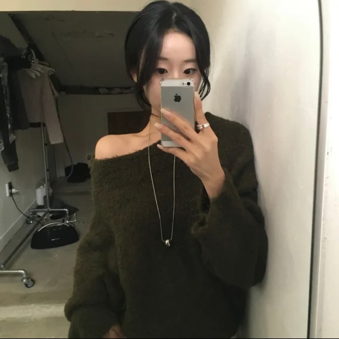 카키 오프숄더 니트 상품이미지2