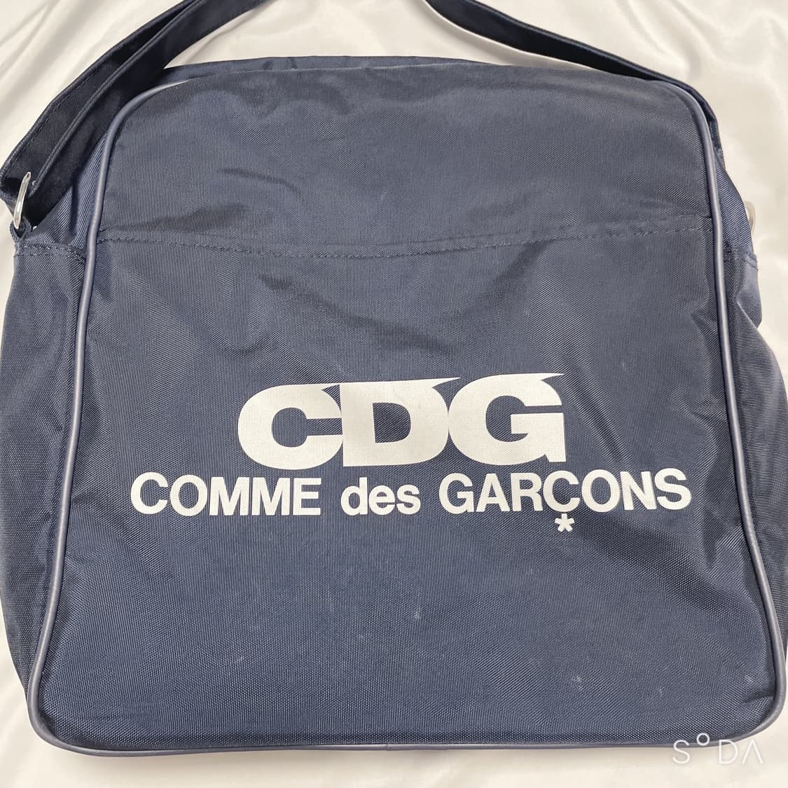꼼데가르송 CDG 크로스백 상품이미지2
