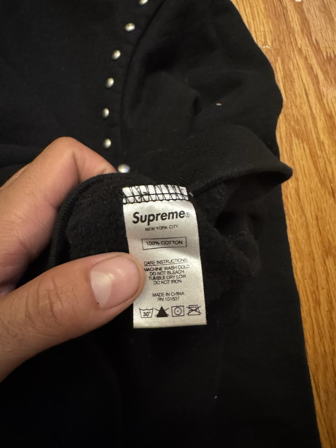 18FW 슈프림 스터디드 후드티 상품이미지3