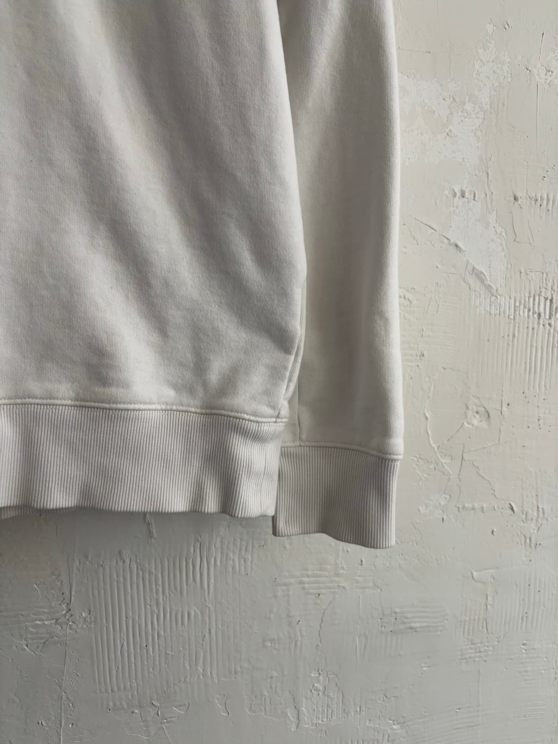 CP 컴퍼니 와펜 크루넥 화이트 스웻셔츠 상품이미지3