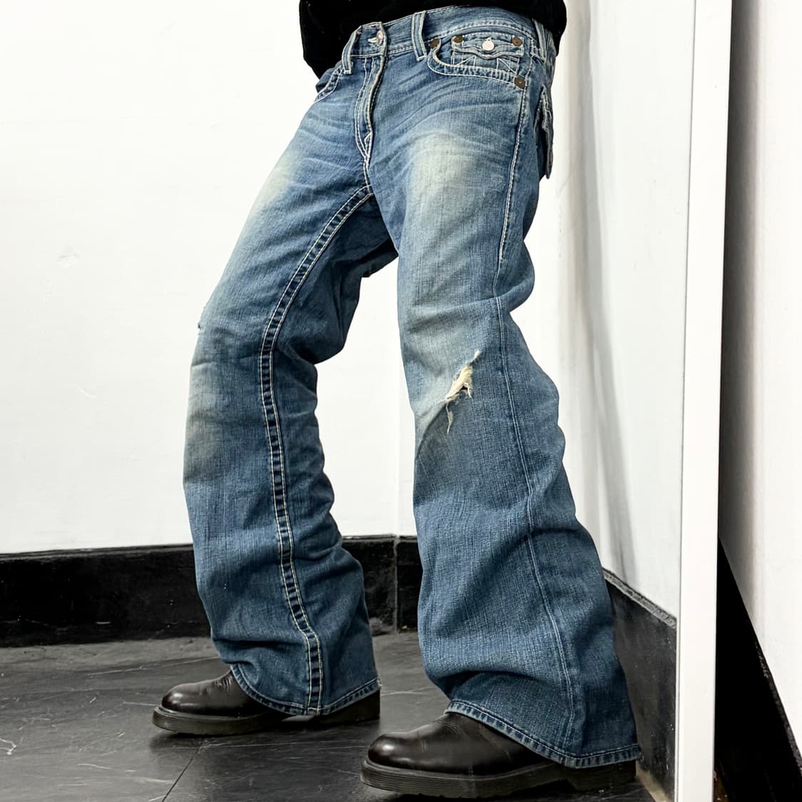 트루릴리전 부츠컷 데님 팬츠 상품이미지2