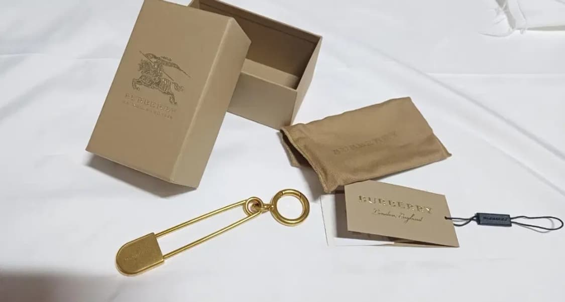 [새제품] 버버리 키링 핀 열쇠고리 가방장식 백참 키체인 메탈 악세사리 상품이미지1