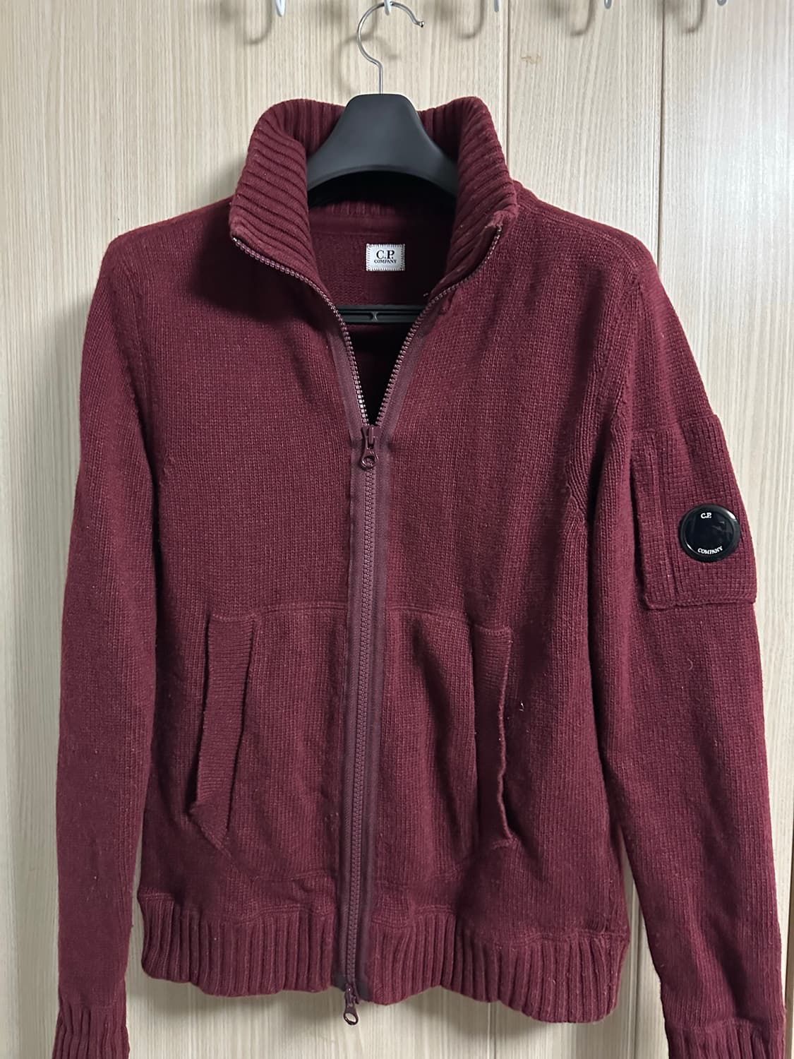 CP컴퍼니 버건디 렌즈 니트집업 (50) 상품이미지1