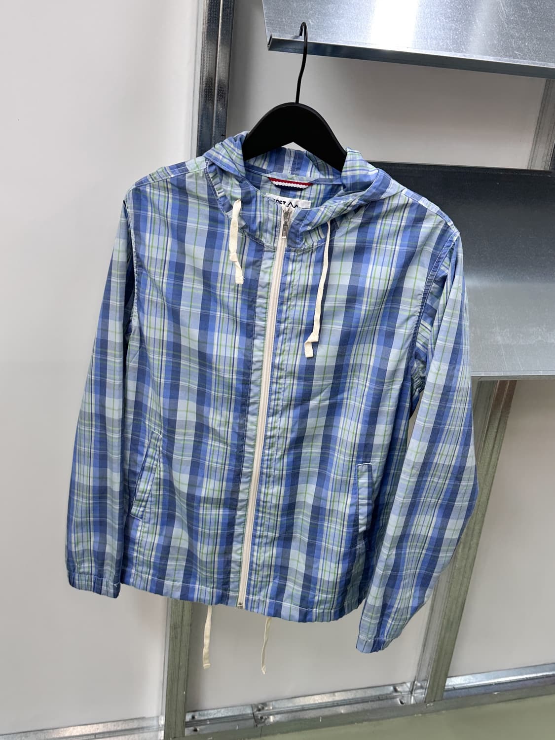 first down blue check hood windbreaker 상품이미지4