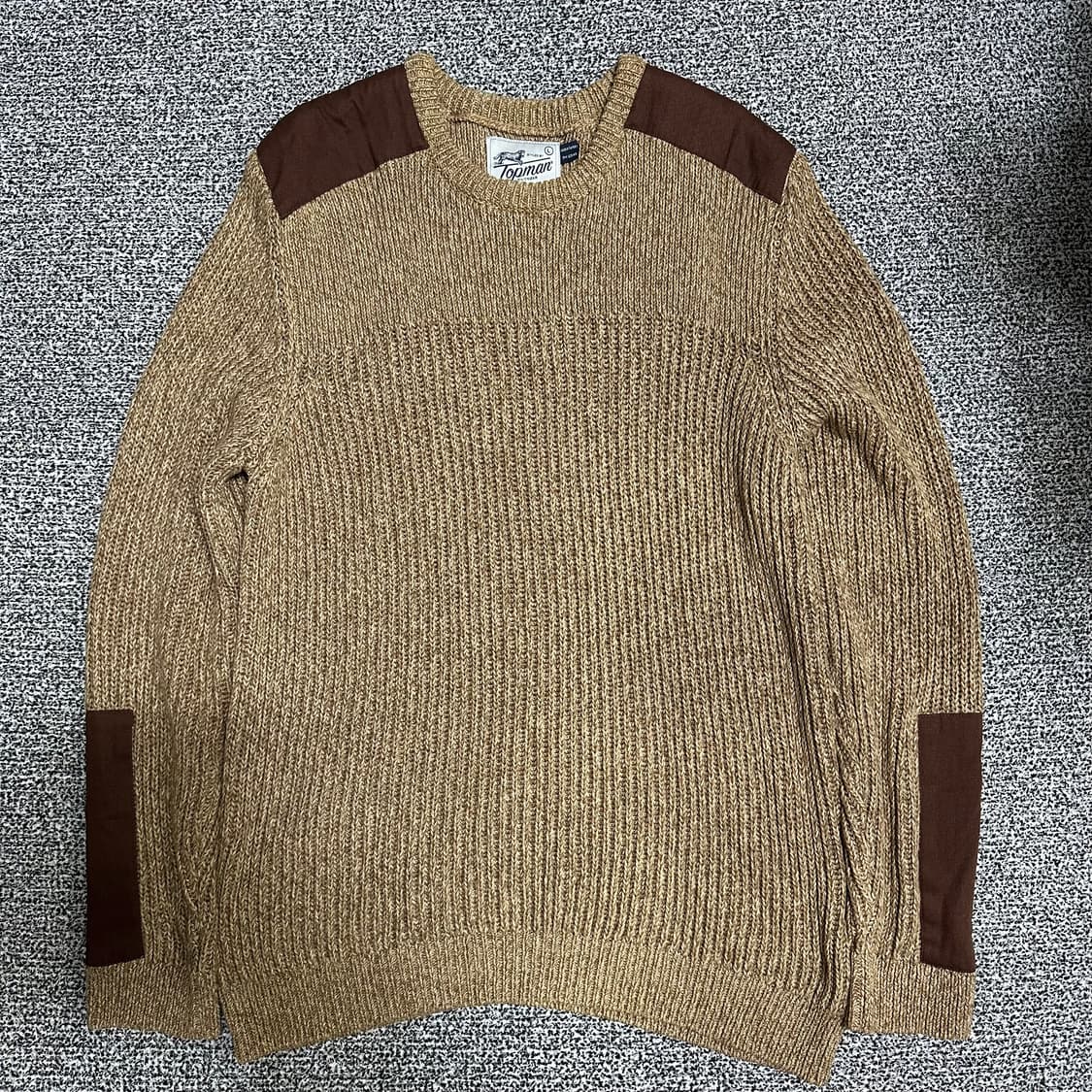 (L) 탑맨 니트 스웨터 브라운 견장 패치 상품이미지1