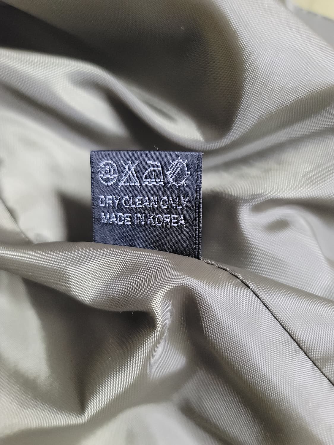 애니 피쉬테일 야상 6사이즈 95정 상태극상

여성 95정

상태극상 상품이미지6