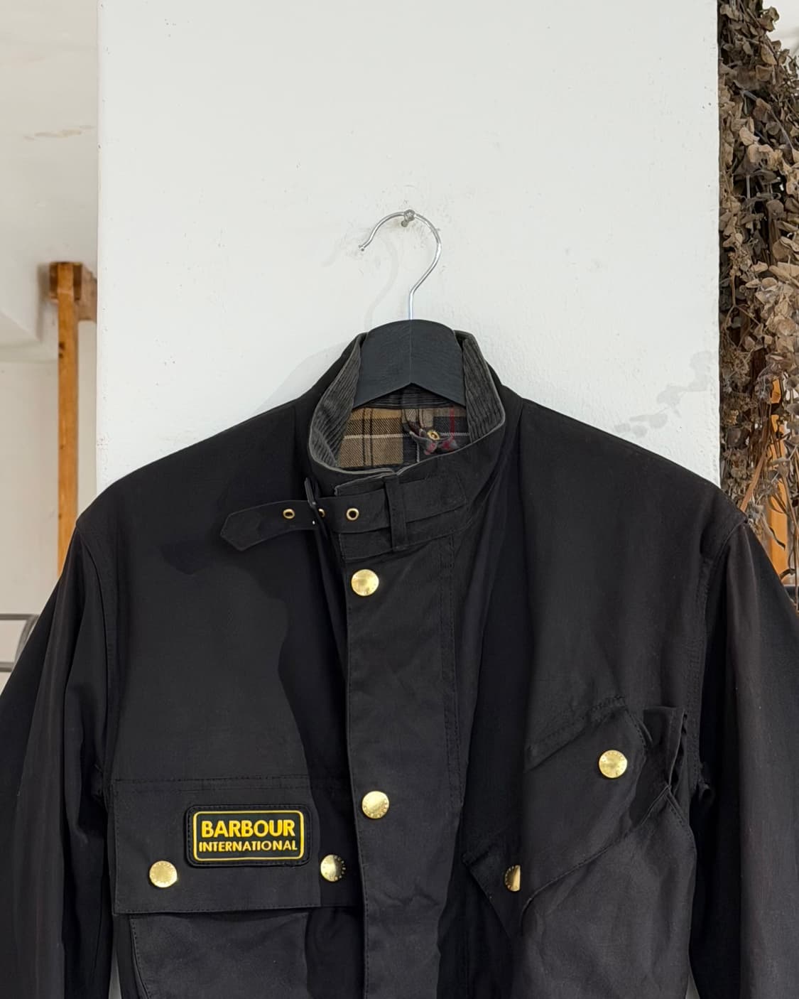 바버 인터내셔널 블랙 하이넥 벨티드 오리지널 왁스 자켓 상품이미지4