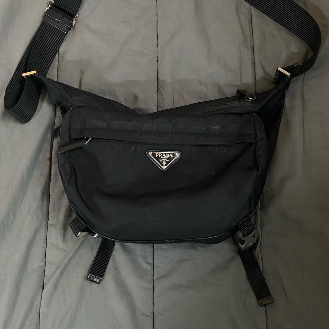 Prada Nylon Cross Bag 상품이미지3