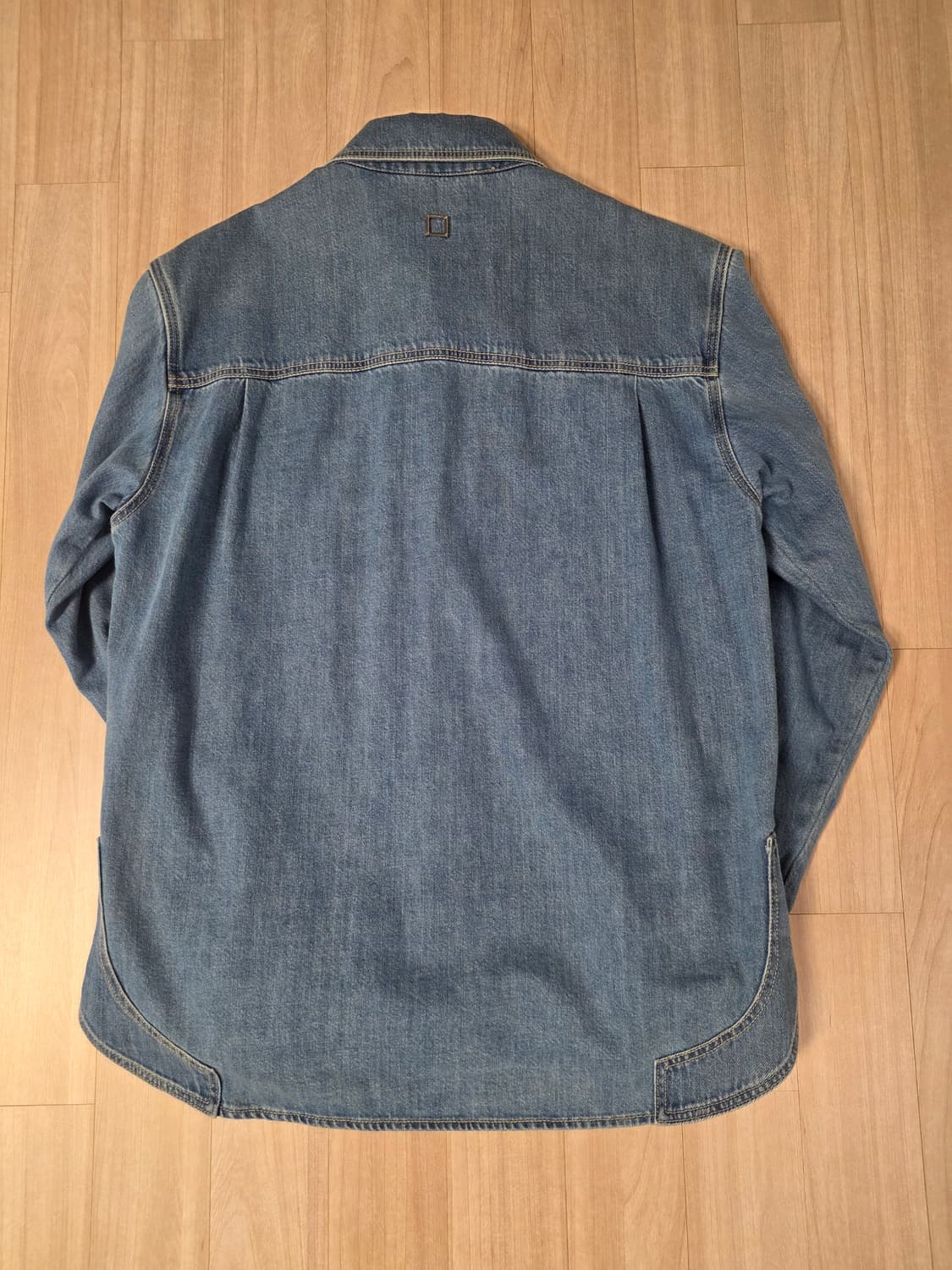 우영미 니켈 로고 셔츠 상품이미지3