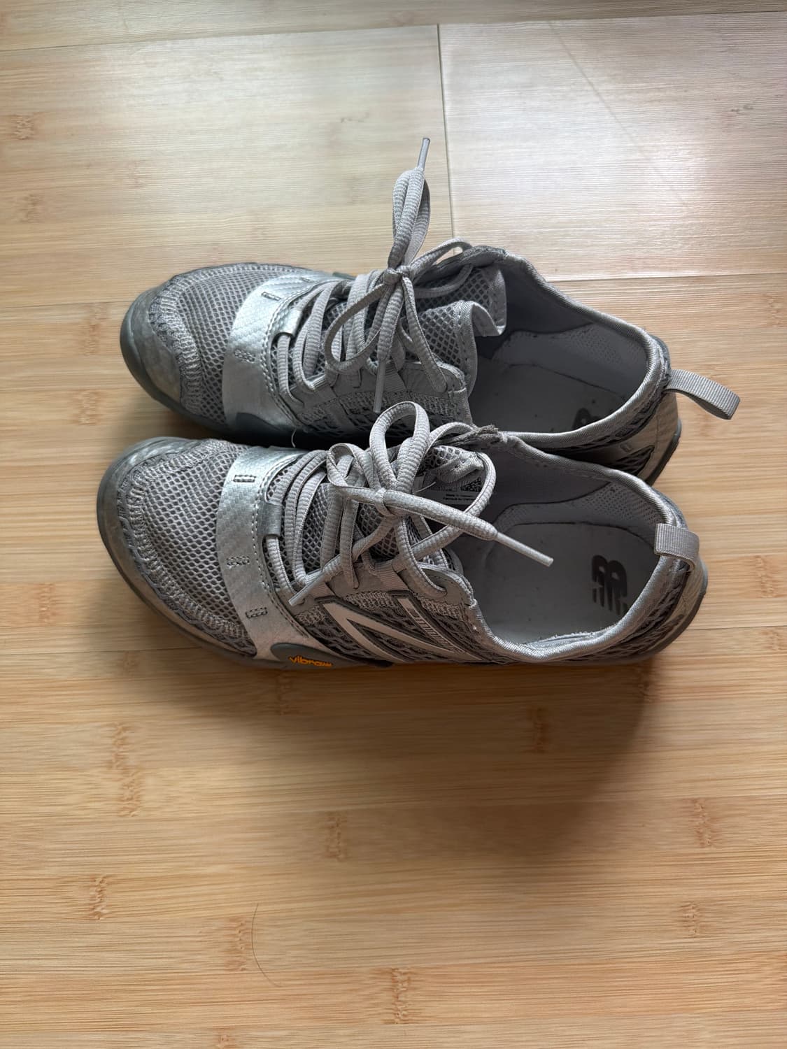 뉴발란스 미니머스 mt10 실버 메탈릭 상품이미지1