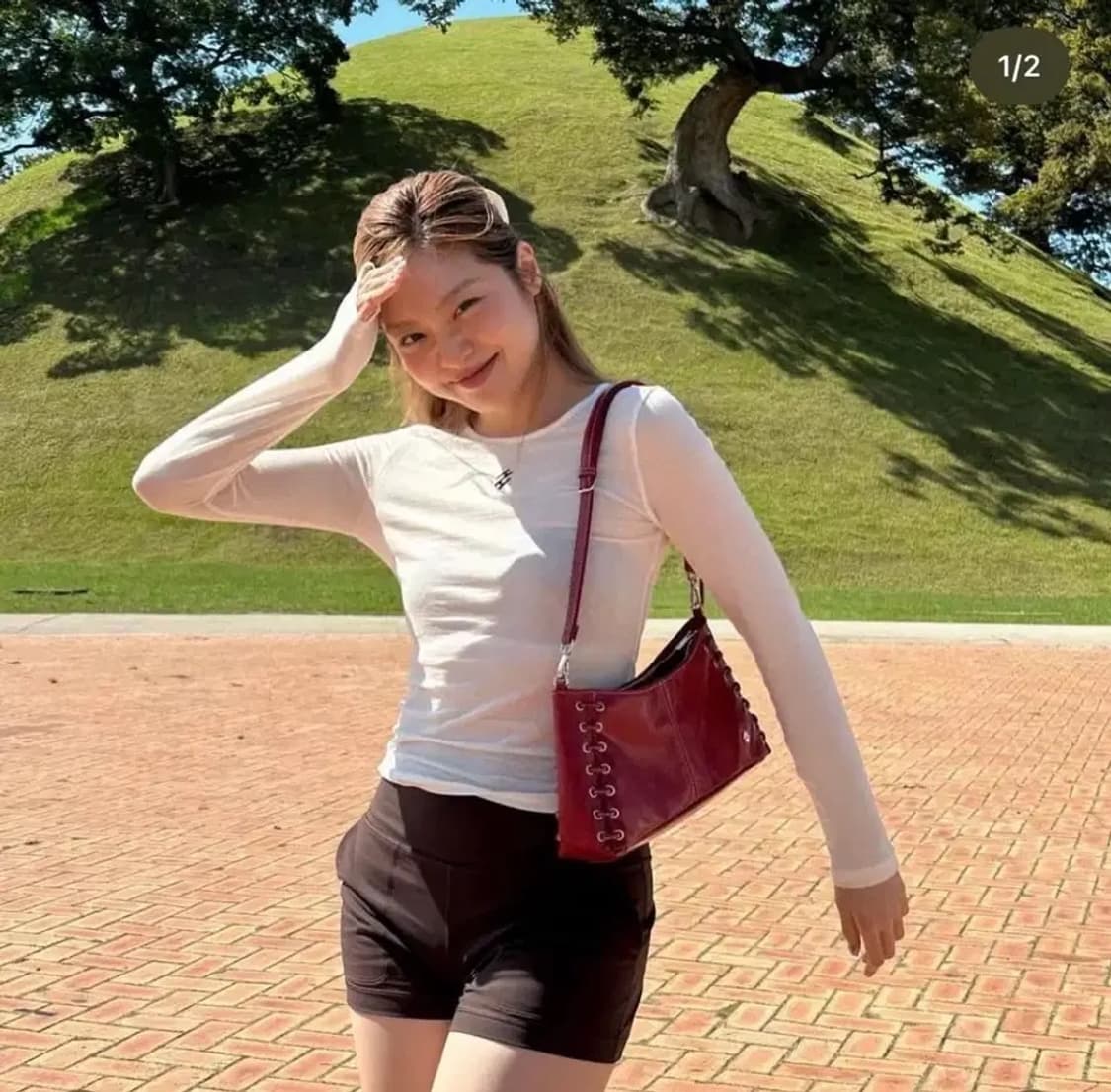 기호 아일렛 디테일 백 레드 숄더백 상품이미지1