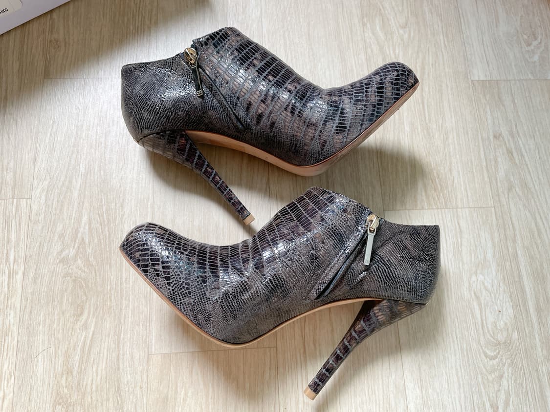 [정품] Chirstian Dior 디올 도마뱀 패턴 부티 하이힐 상품이미지4