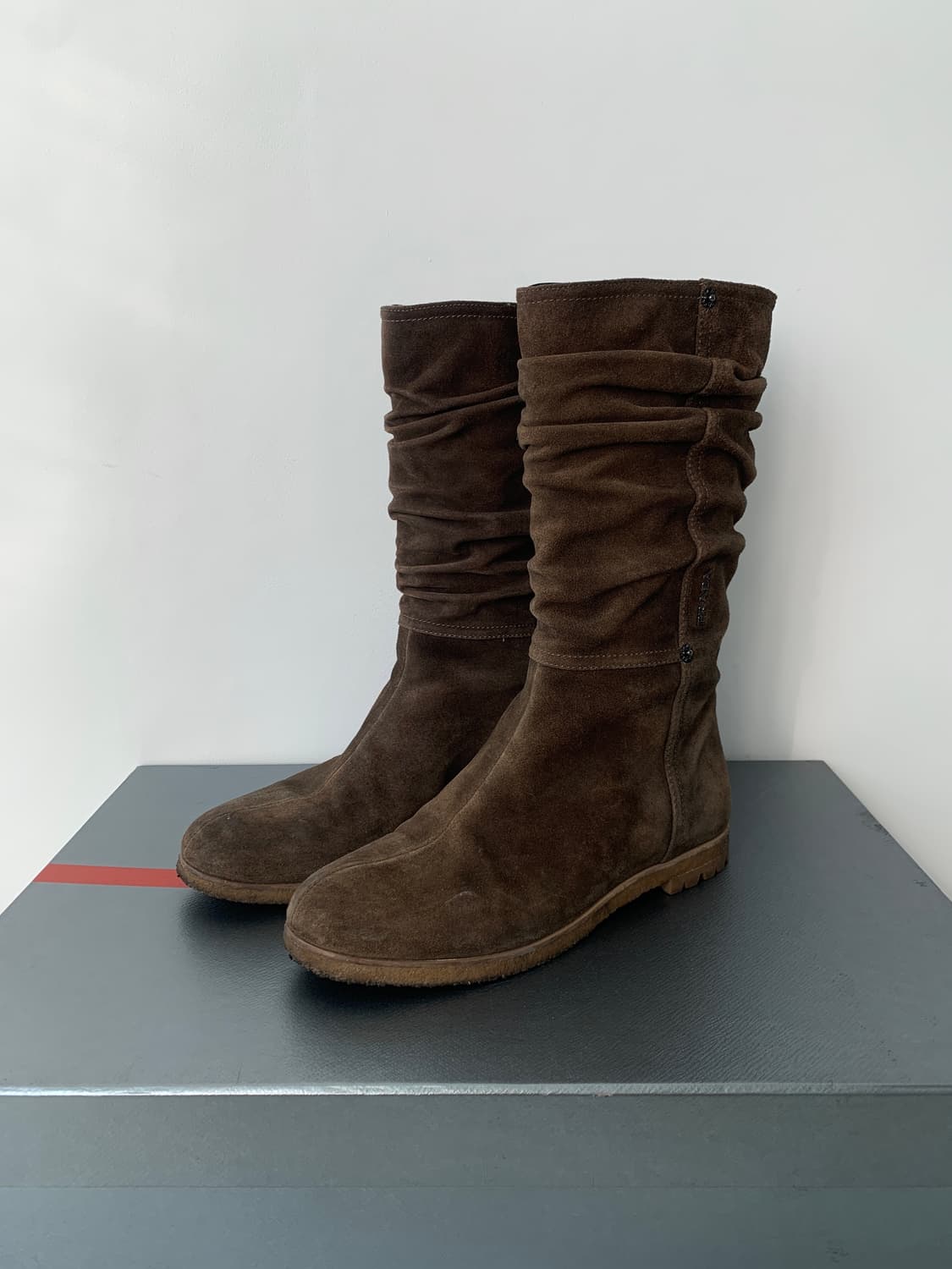 Wrinkled Suede Boots 상품이미지1