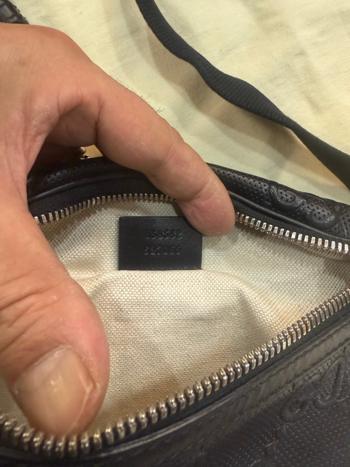 정품 구찌 GG 엠보스 벨트백 팝니다 상품이미지8