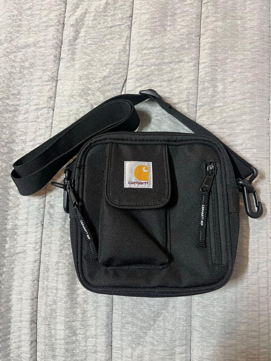 칼하트 윕 에센셜 백 스몰 블랙 판매 상품이미지1