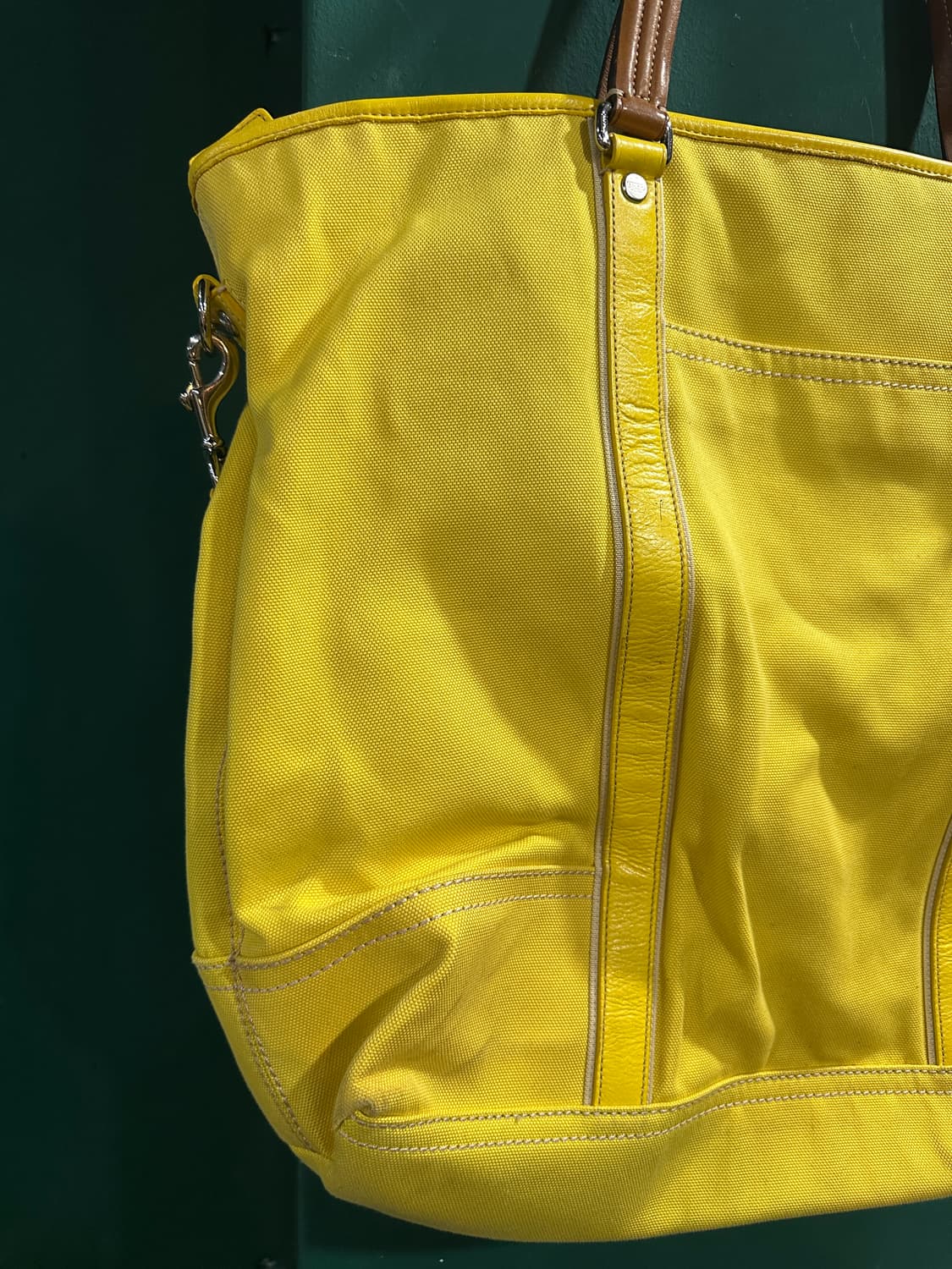 코치 빅 캔버스 토드크로스백 옐로우 상품이미지3