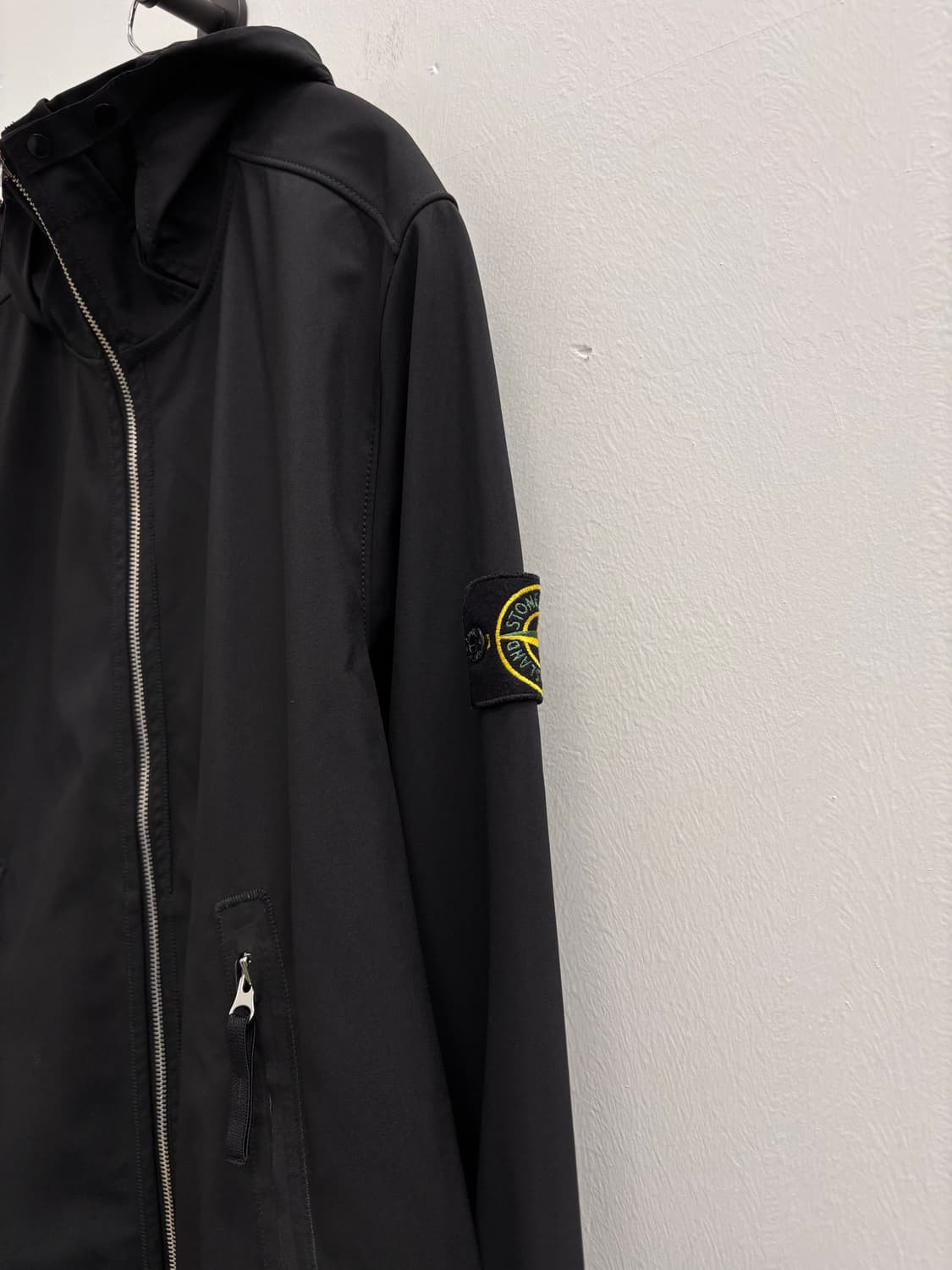 스톤아일랜드 Stone Island 라이트 소프트쉘-R 후드 자켓  상품이미지4