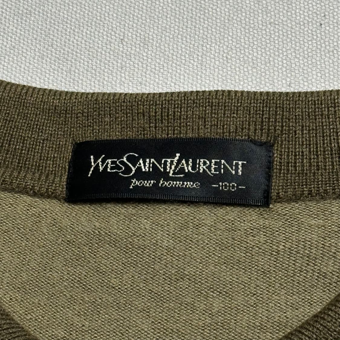 100 입생로랑 하프버튼 램스울 카라 니트 상품이미지4