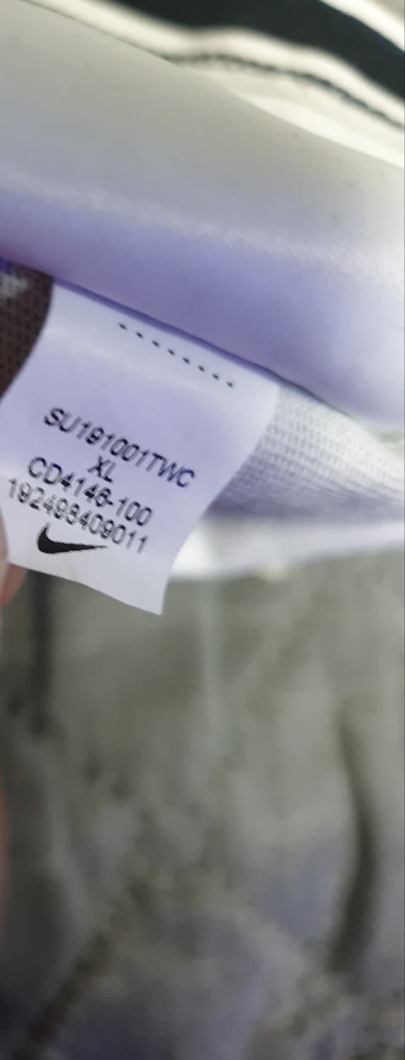 나이키 스우시 클럽 스트라이프 반팔티 검횐 상품이미지4