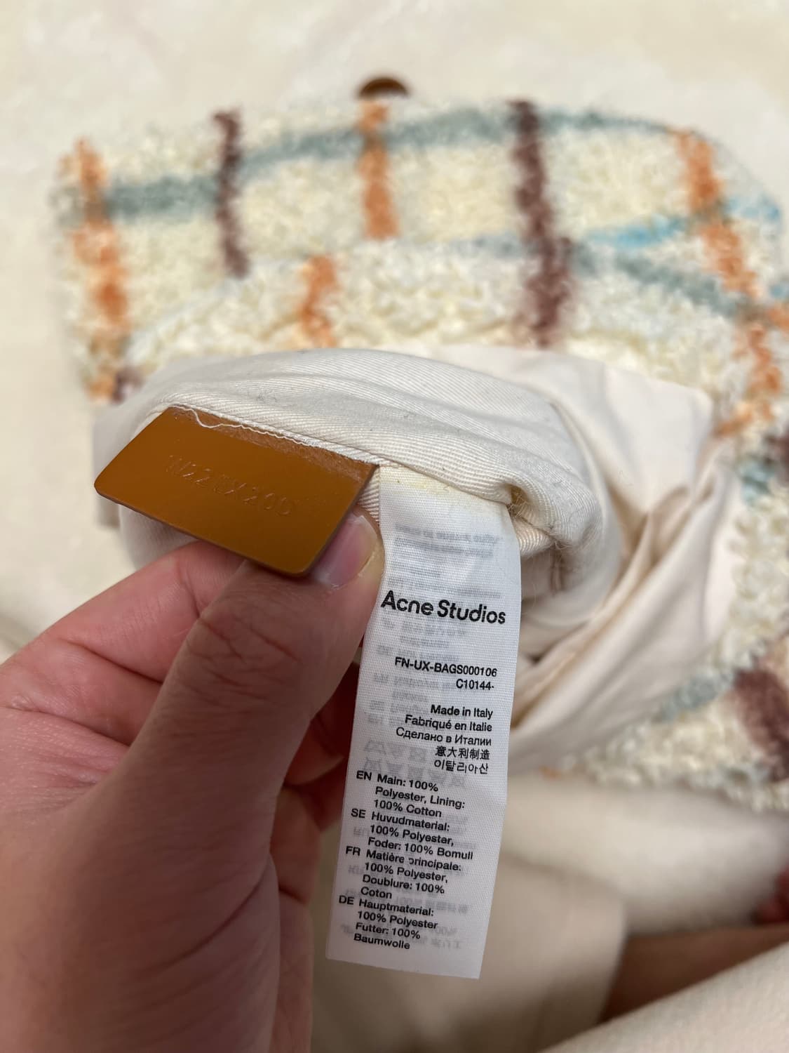 아크네스튜디오 뽀글이 크로스백 상품이미지4