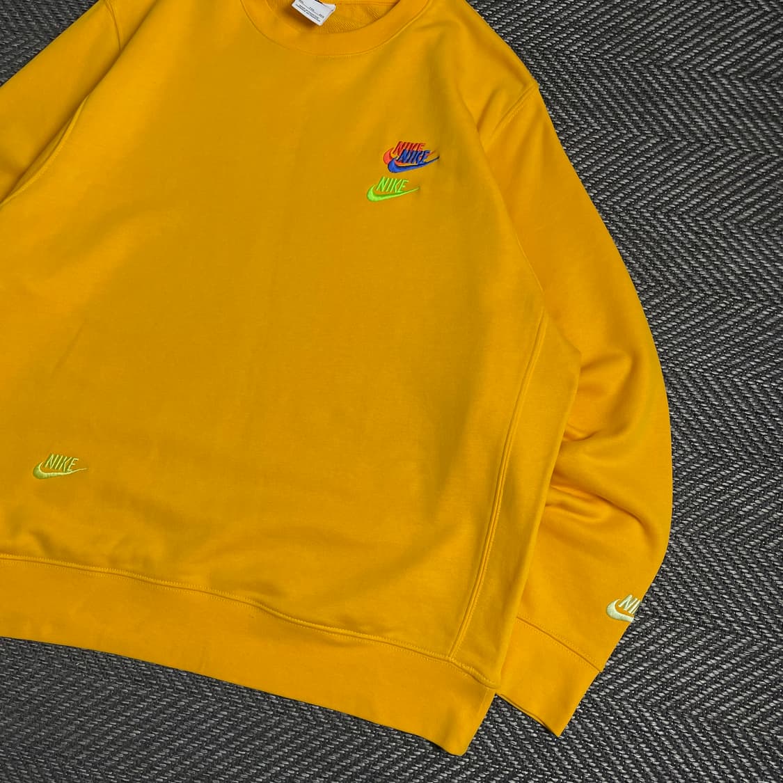 나이키 NSW 퓨추라 멀티 스우시 프렌치 테리 맨투맨 옐로우y 4855 상품이미지3