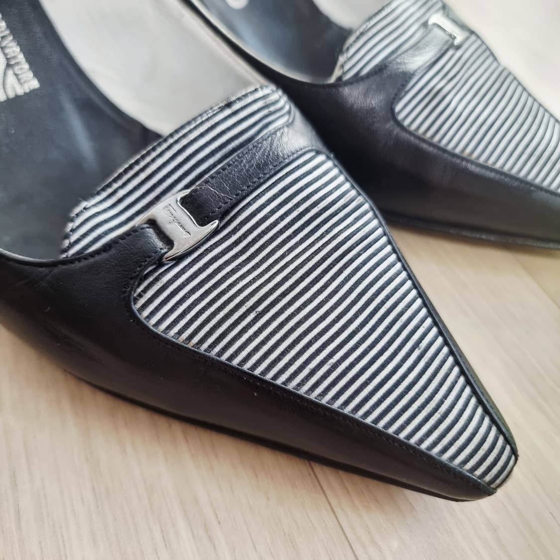 페라가모 스트라이프 힐 구두 슈즈 (240/표기 7) 상태수선필요 상품이미지4