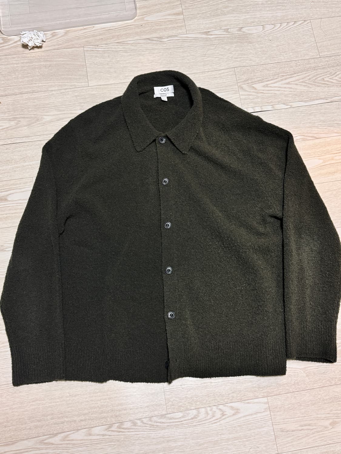 코스 25ss 남성 카라넥 가디건 다크 카키 XL 급처 상품이미지5