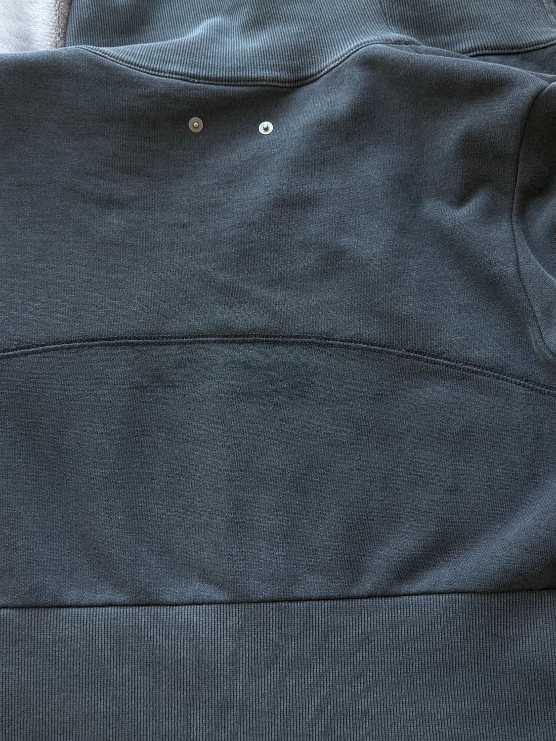 오도어 터틀넥 차콜 집업 상품이미지2