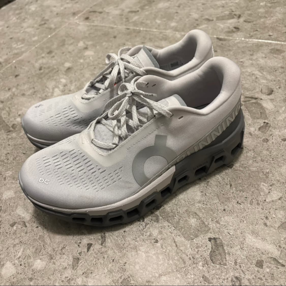 온러닝 클라우드몬스터 2 프로스트 락 255 상품이미지3