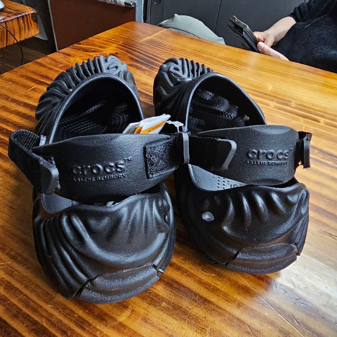 (새상품) 크록스 살레헤 벰버리 폴렉스 클로그 블랙(새스콰치) 2 상품이미지4