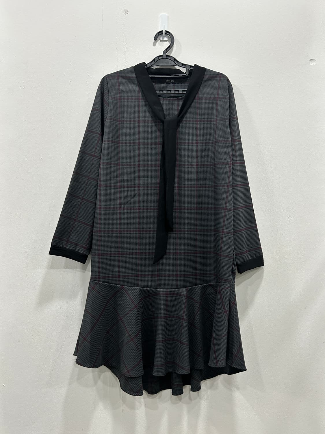 [55] 온앤온 On&On 체크 언발란스 리본 카라 원피스 00사이즈 상품이미지1