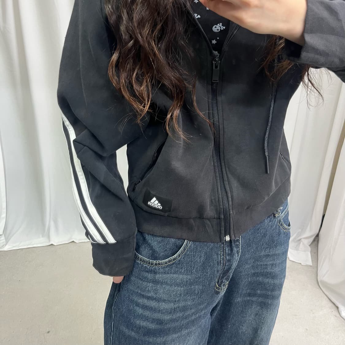 Adidas black hood zip-up 상품이미지3