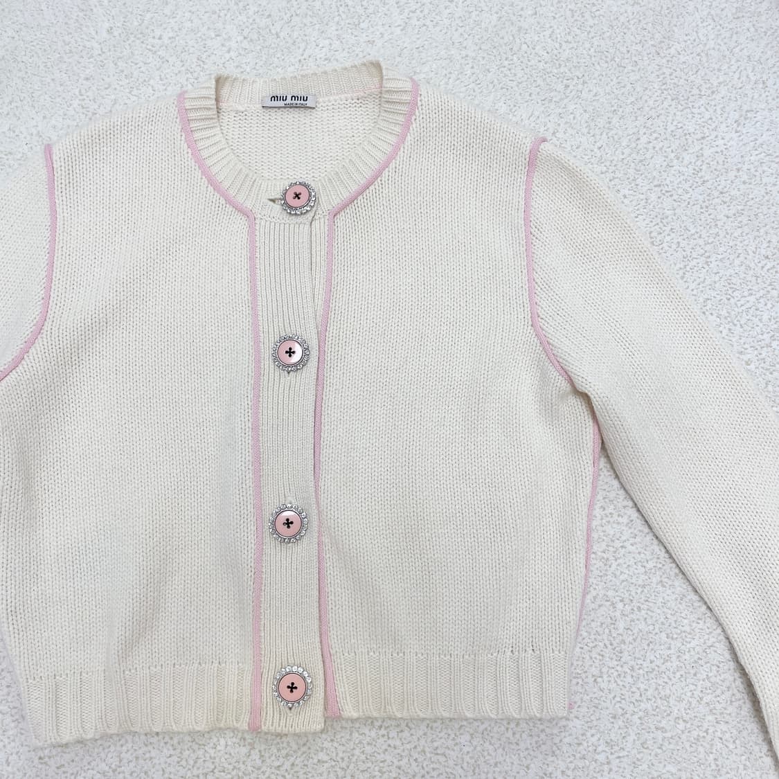 미우미우 큐빅 버튼 캐시미어 가디건 상품이미지6