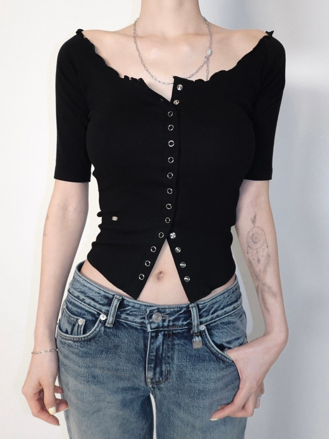 페일제이드 하프 슬리브 웨이브 스냅 티 블랙 상품이미지1