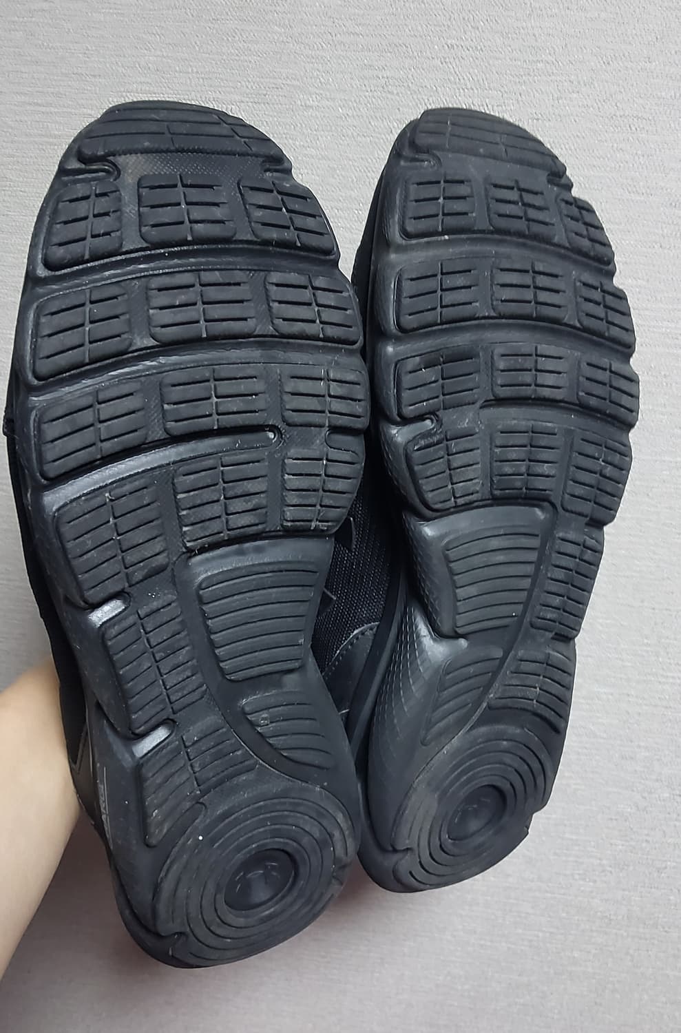 언더아머 벨로시티 슬라이드
언더아머 차지드 어썰트9 
275 사이즈 일괄 상품이미지2