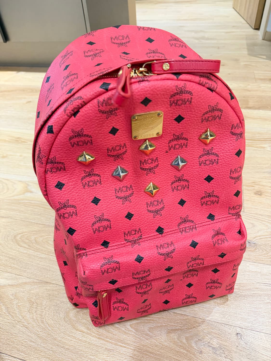 엠씨엠 비세토스 백팩 레드 상품이미지1