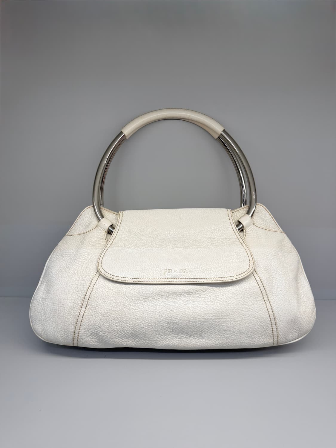 프라다 비텔로 다이노 메탈 링 후프 핸들 백 상품이미지3