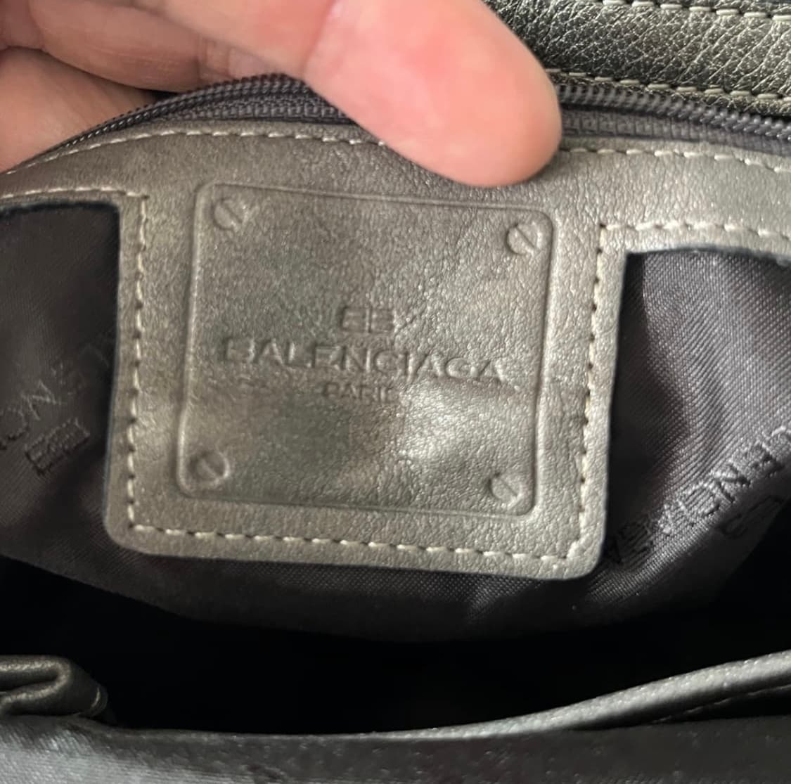 BALENCIAGA O0's Shoulder Bag (33) 상품이미지8