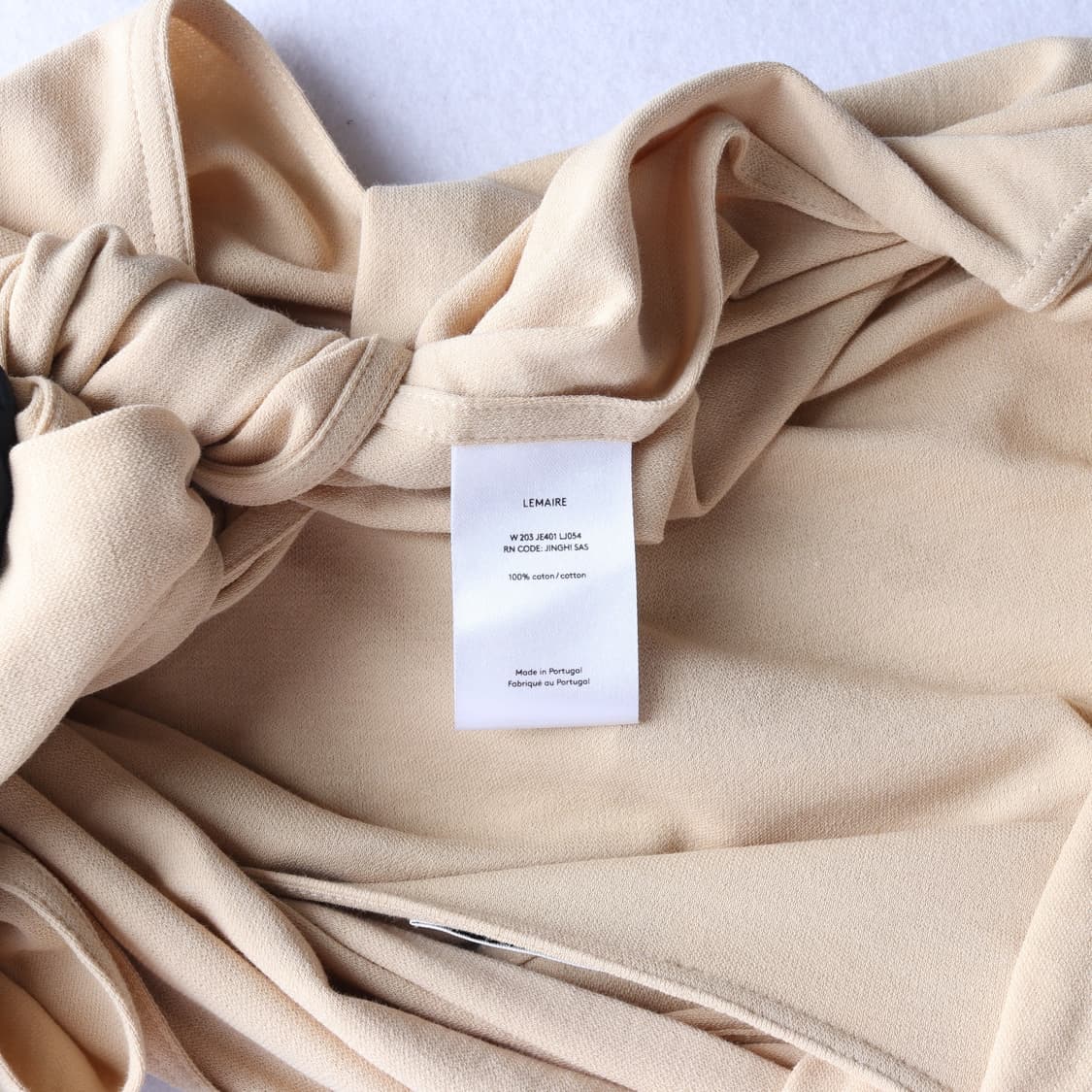 르메르 베이지 리본 매듭 슬릿 크롭 긴팔 티셔츠 블라우스
 상품이미지7