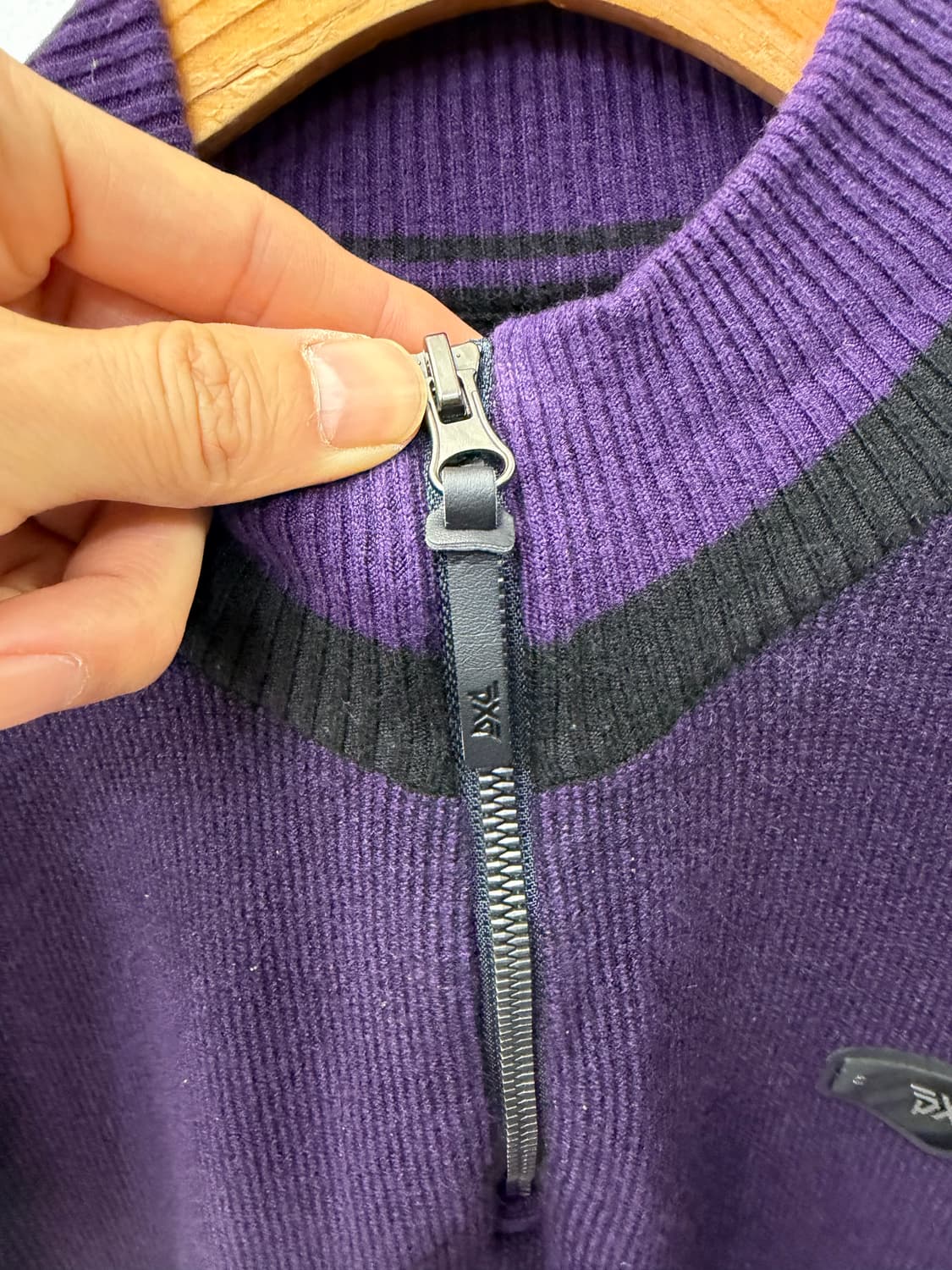 정품) PXG 남성 퍼플 블랙 하프넥 니트 100 상품이미지4